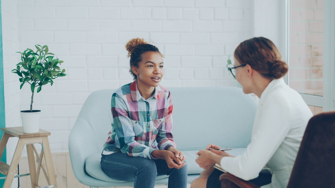 Wat AI doet met de organisatiestructuur en het middenmanagement, en wat dat van leidinggevenden vraagt